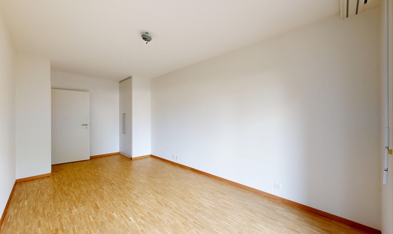 pièce vide avec drywall, cloison sèche, inside property, baseboards wall, et plinthes murales