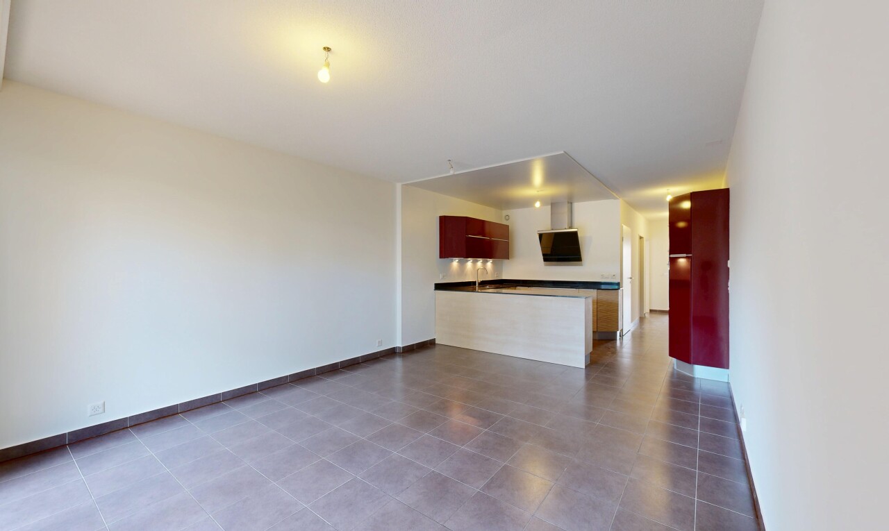pièce vide avec drywall, cloison sèche, baseboards wall, plinthes murales, et inside property