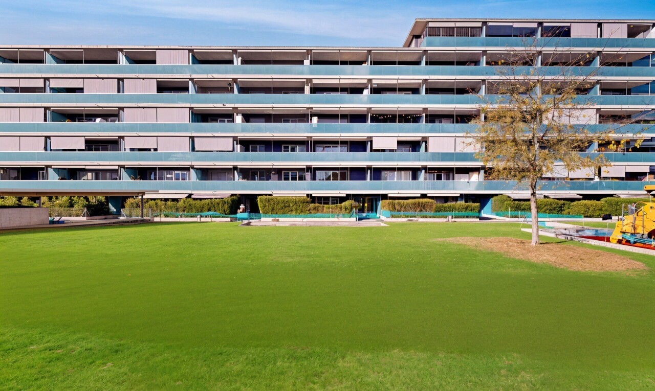 extérieur du bâtiment avec day time, vue sur le complexe d'appartements, et apartment complex view