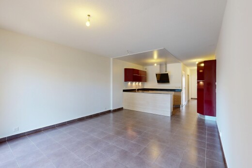 pièce vide avec drywall, cloison sèche, baseboards wall, plinthes murales, et inside property