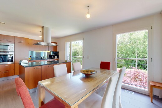 esszimmer mit natürliches licht und gipskartonwand