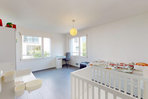 zimmer / schlafzimmer mit natürliches licht, kinderzimmer, kühlschrank, und gipskartonwand