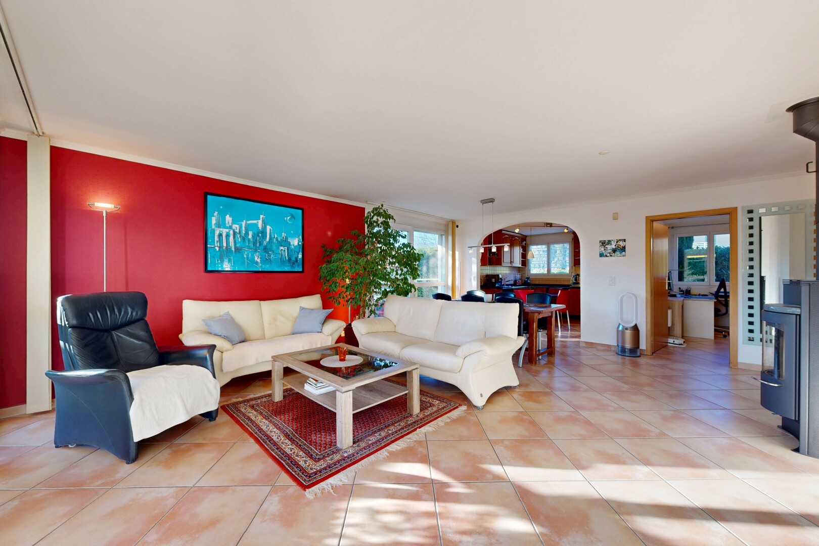 wohnzimmer mit fliesenboden, tile floor, gipskartonwand, drywall, und inside property