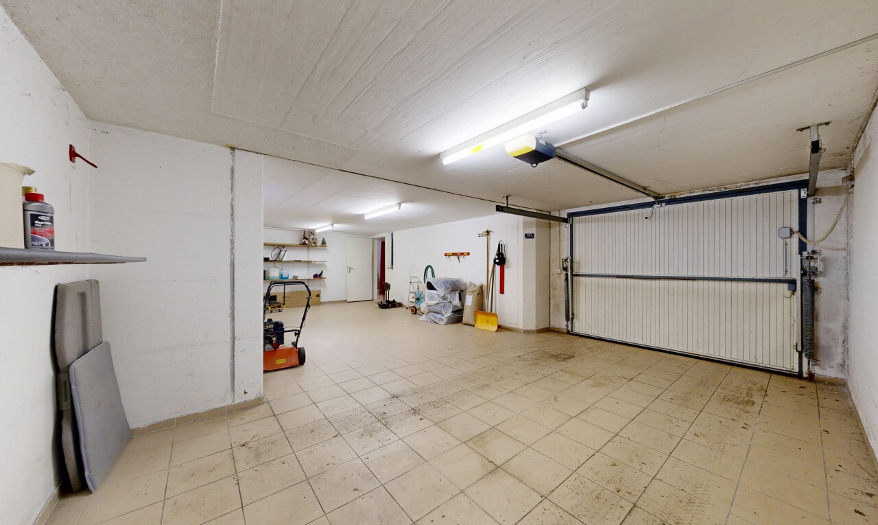 parking avec inside property