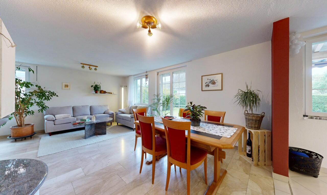 salon / salle à manger avec inside property, natural light, lumière naturelle, drywall, et cloison sèche