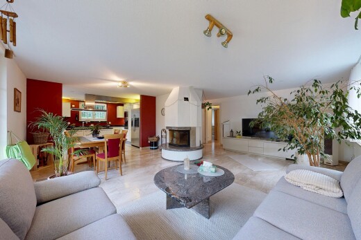 wohn- / esszimmer mit inside property, drywall, gipskartonwand, und kamin