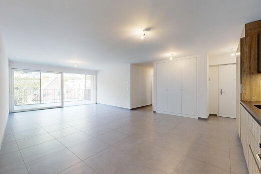 leerer raum mit natural light, natürliches licht, drywall, gipskartonwand, und inside property