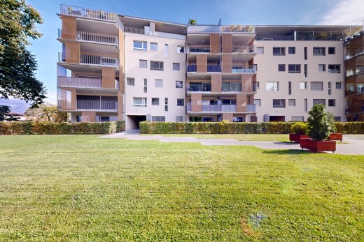 außenansicht mit apartment complex view, blick auf wohnanlage, und day time