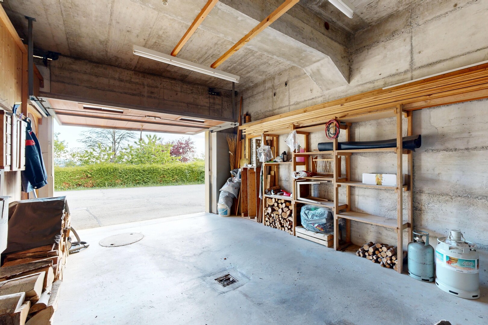 terrasse avec inside property