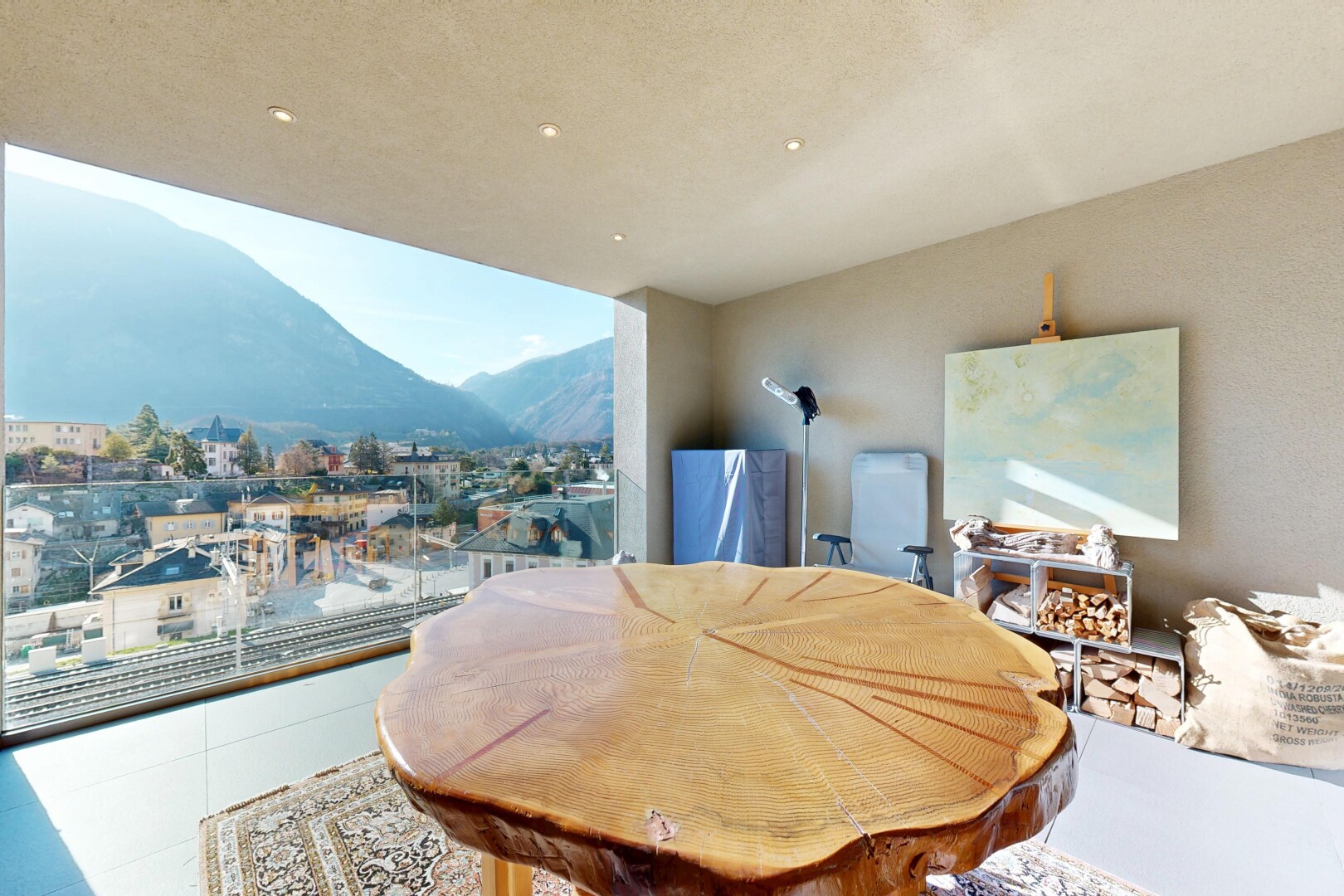 balcon avec vue sur la montagne, mountain view, day time, et terrasse