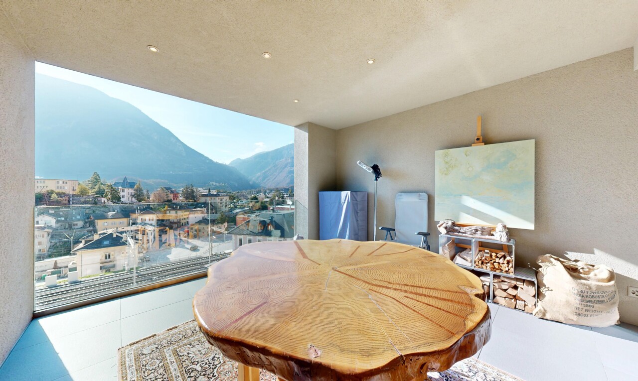 balcon avec vue sur la montagne, mountain view, day time, et terrasse