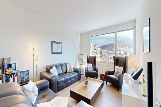 wohnzimmer mit inside property, natural light, natürliches licht, drywall, und gipskartonwand