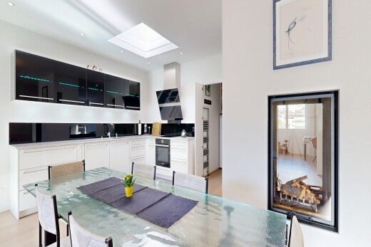 esszimmer mit dachfenster, light floor, inside property, gipskartonwand, und drywall