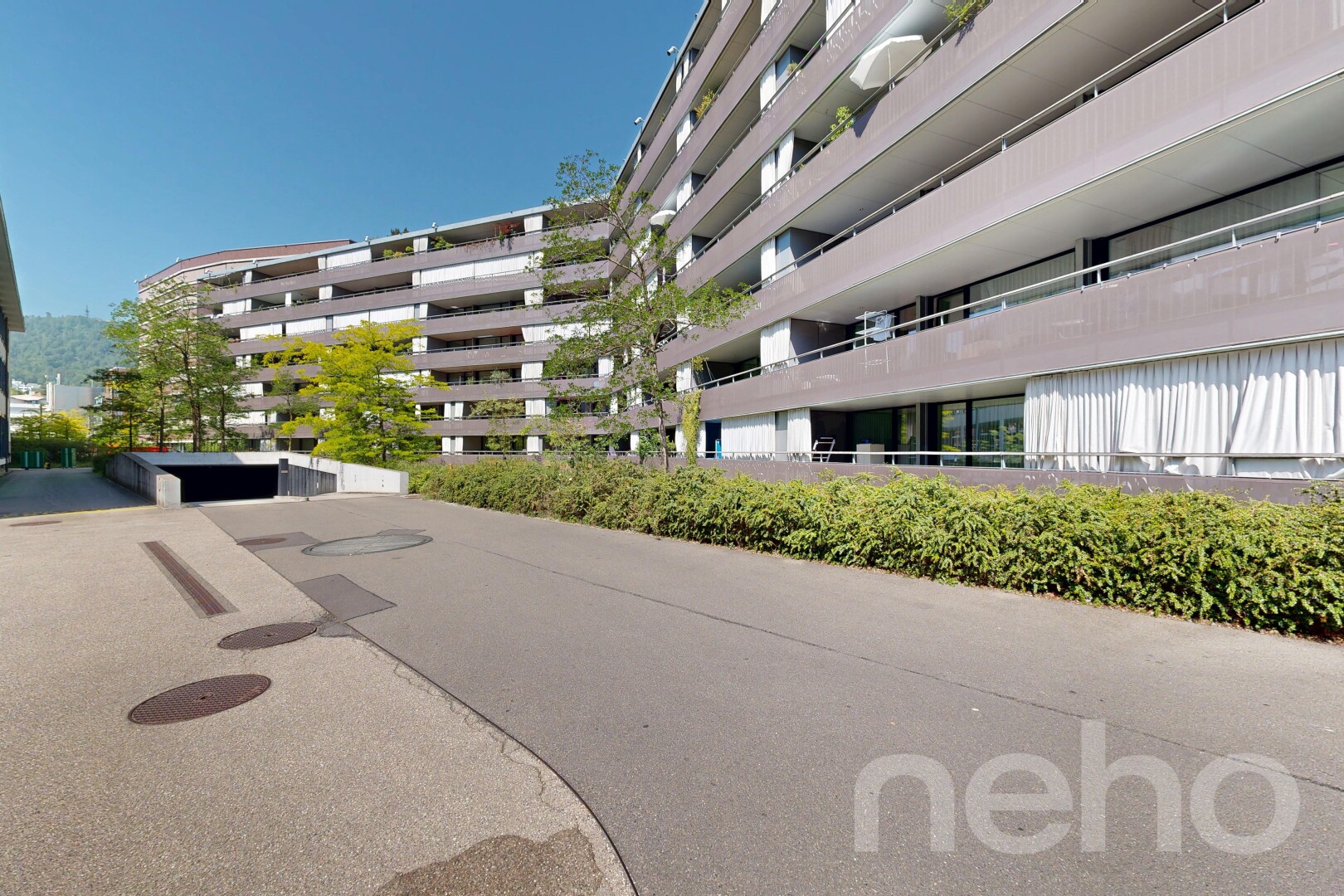 außenansicht mit blick auf wohnanlage, apartment complex view, from community, und day time