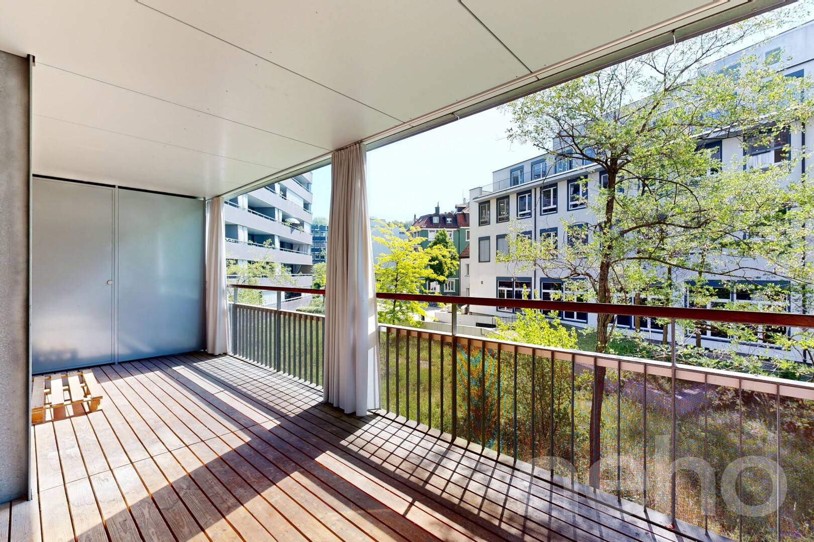 balkon mit from property und apartment complex view