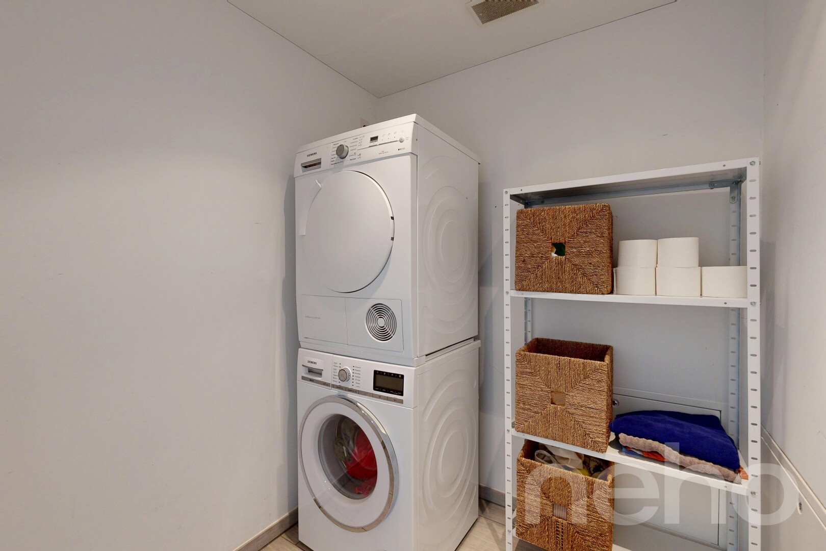 wäschekammer mit waschturm, gipskartonwand, drywall, inside property, und wäscherei