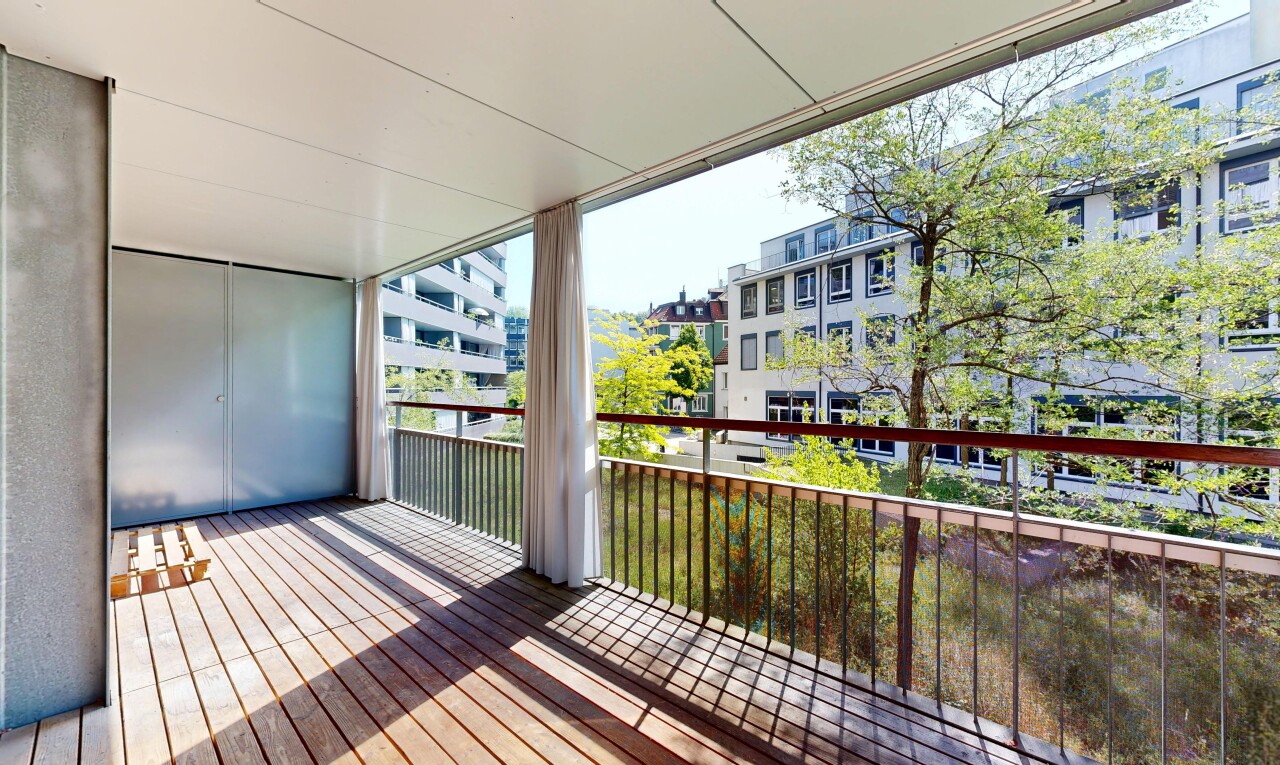 balkon mit from property und apartment complex view
