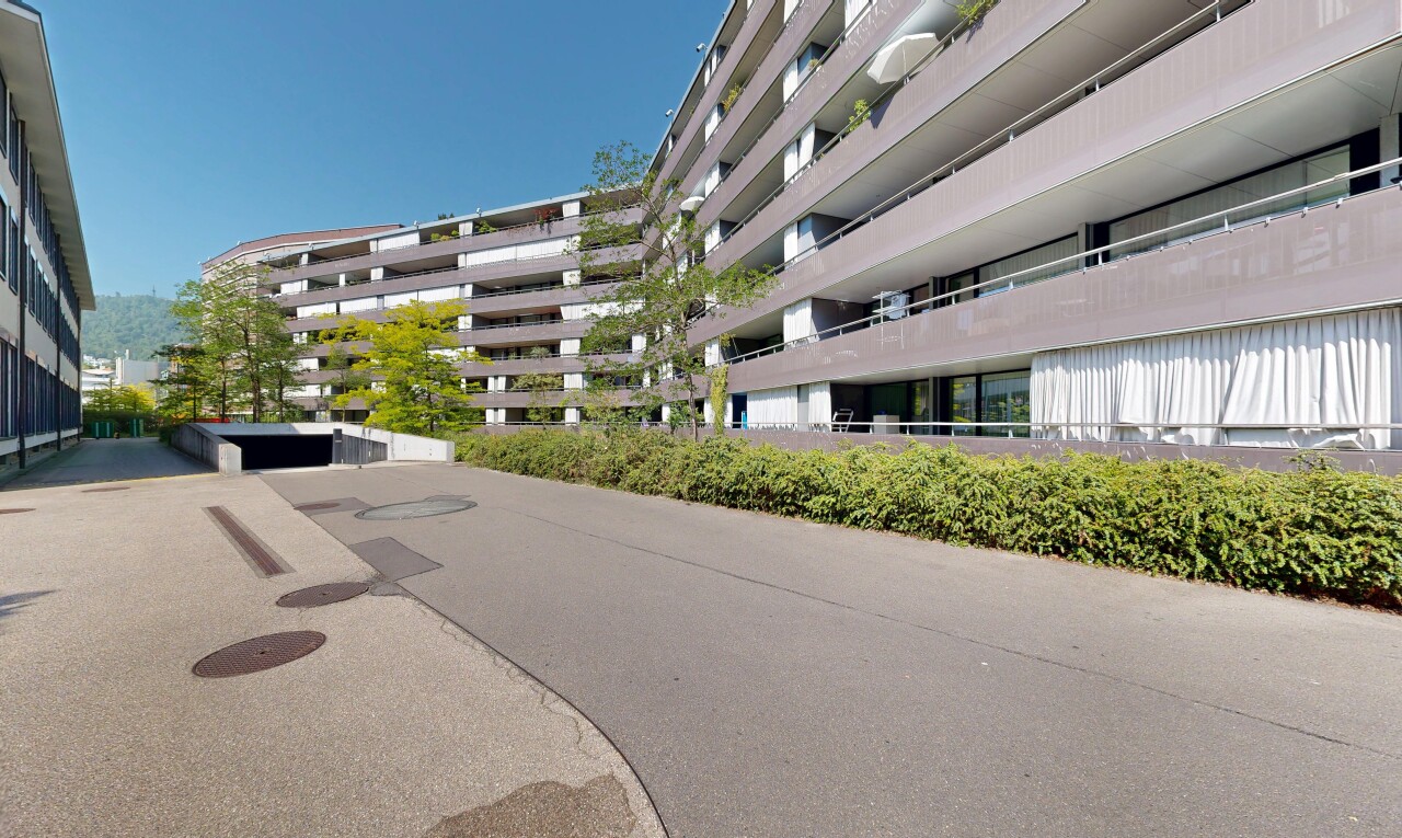 außenansicht mit blick auf wohnanlage, apartment complex view, from community, und day time
