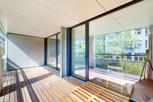 balkon mit wintergarten und deck