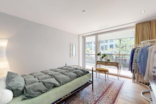 chambre avec fenêtres du sol au plafond, floor ceiling windows, lumière naturelle, natural light, et cloison sèche