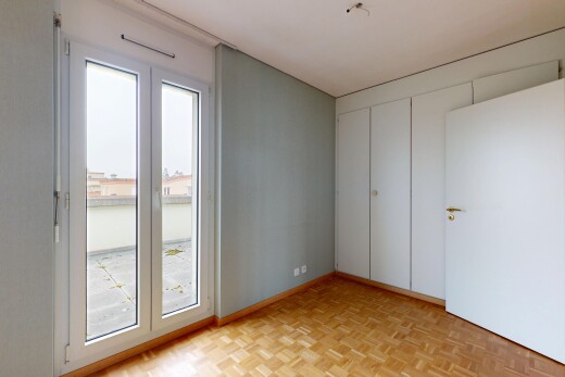 leerer raum mit natürliches licht und gipskartonwand