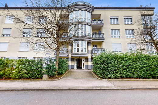 außenansicht mit blick auf wohnanlage