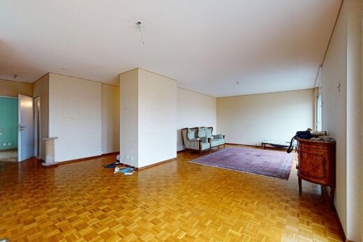 innenraum mit sockelleisten und gipskartonwand