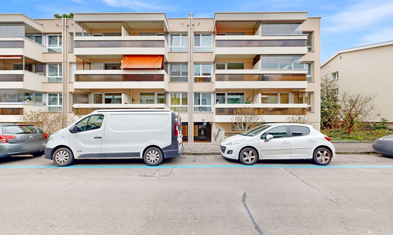 außenansicht mit blick auf wohnanlage, apartment complex view, und day time