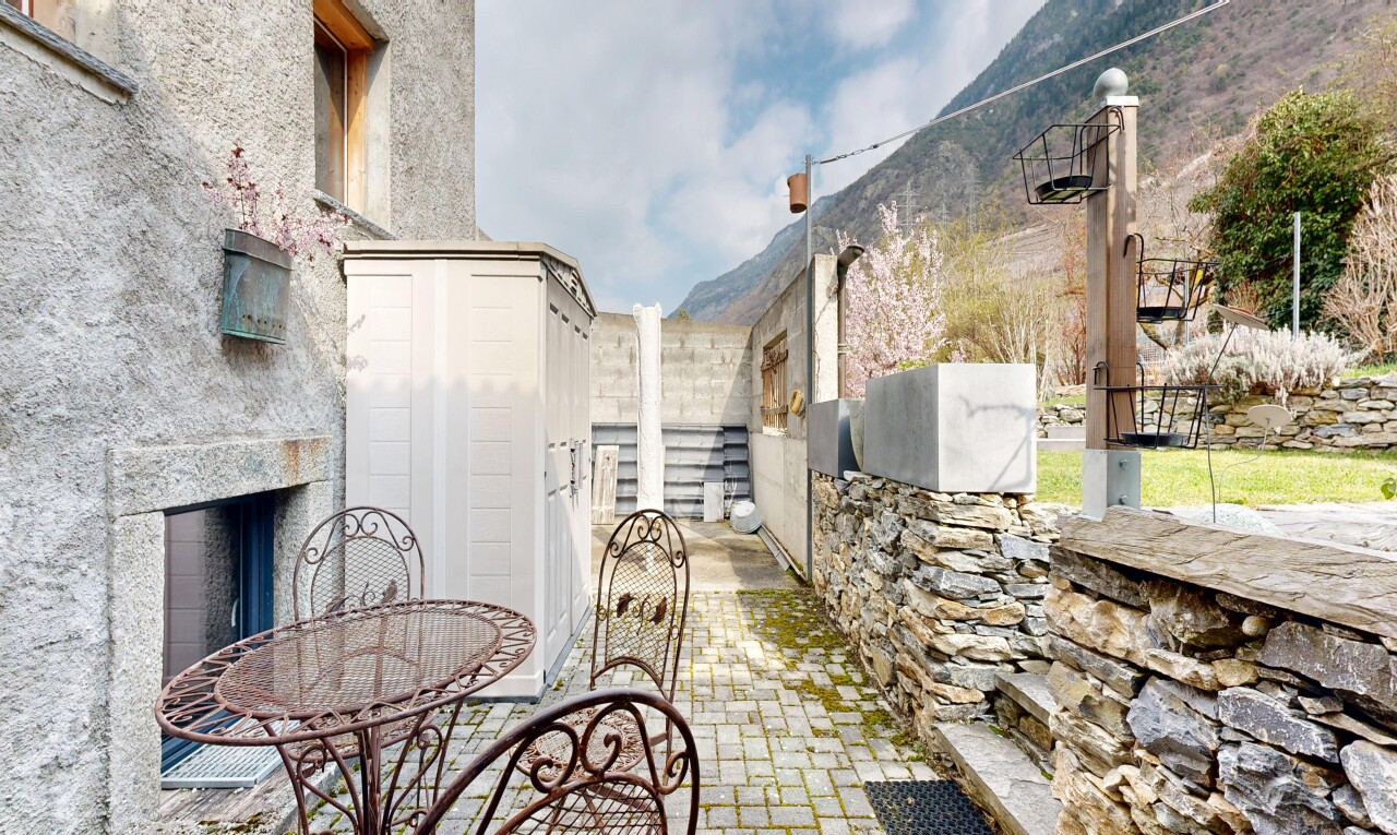 terrasse mit day time, kamin, und from property