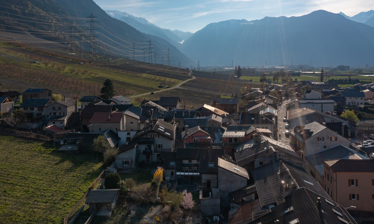 blick auf die berge mit blick auf die berge, mountain view, day time, wohngebietblick, und residential view