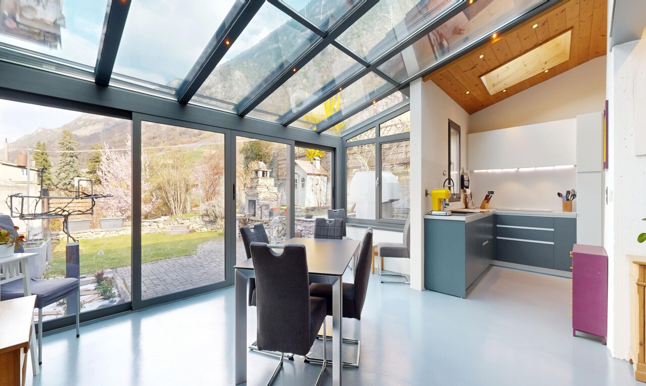 esszimmer mit finished concrete floor, inside property, betonboden, concrete floor, und dachschräge