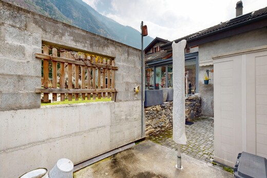 außenansicht mit property visible und terrasse