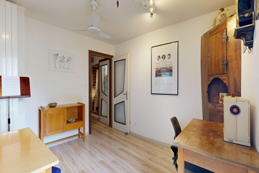 esszimmer mit inside property, holzfußboden, wood finish floor, light floor, und gipskartonwand