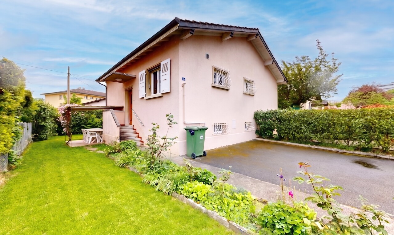 view of property with stucco siding