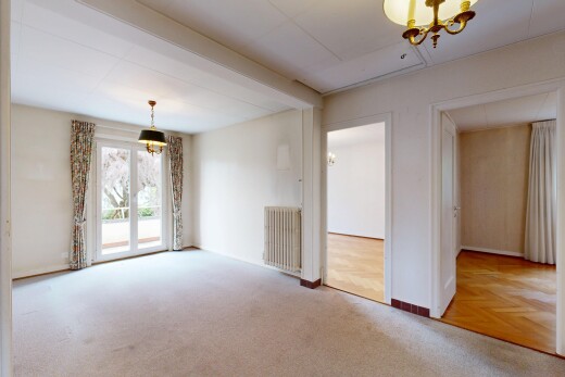 pièce vide avec drywall, cloison sèche, natural light, lumière naturelle, et inside property