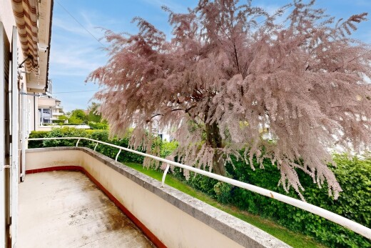 balkon mit from property, day time, und balkon