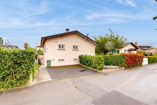 außenansicht mit stuckverkleidung, property visible, und day time