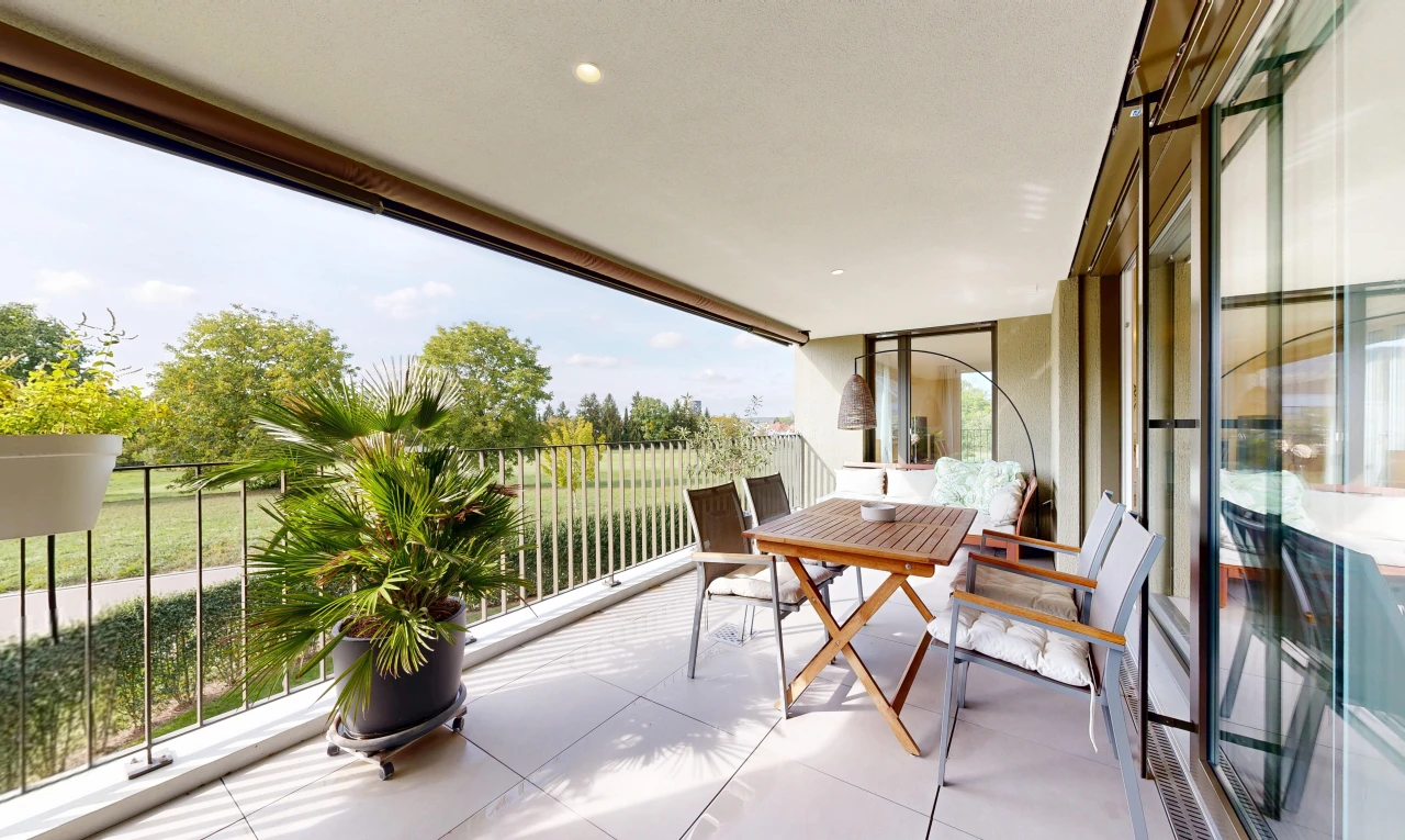 terrasse mit day time und from property