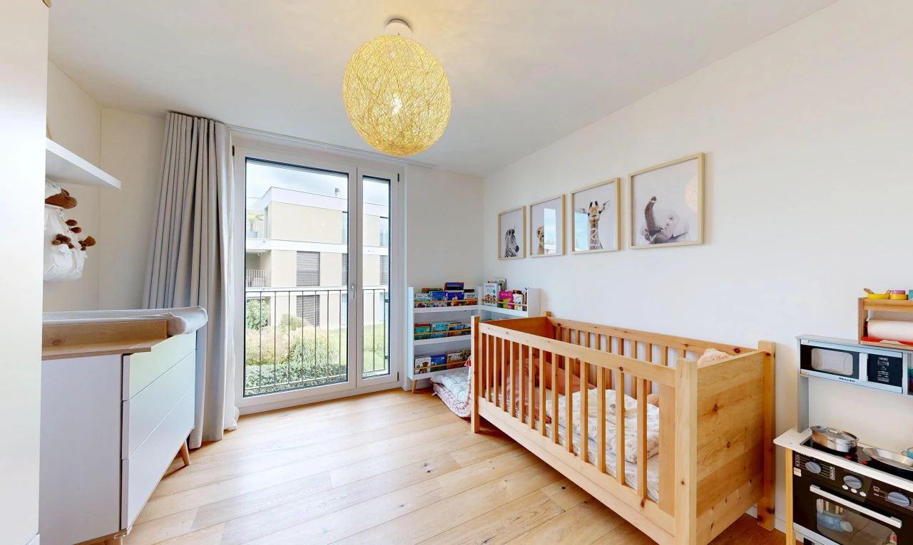 zimmer / schlafzimmer mit gipskartonwand, drywall, außenzugang, holzfußboden, und wood finish floor