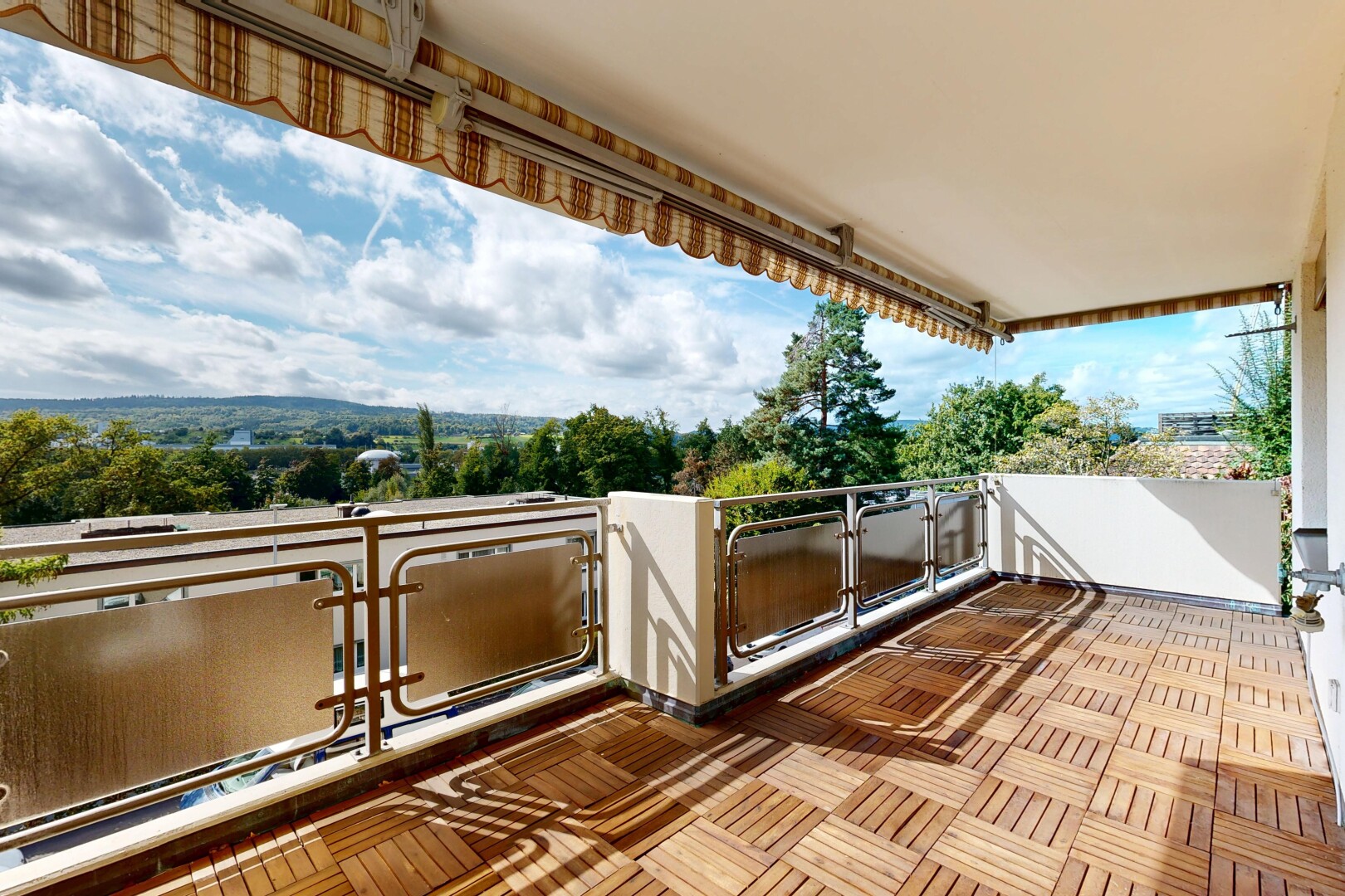 balkon mit day time, from property, und terrasse