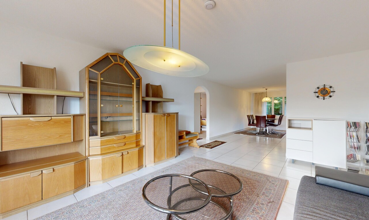 wohnzimmer mit fliesenboden, tile floor, gipskartonwand, drywall, und inside property