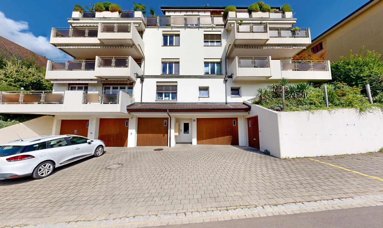 außenansicht mit day time, auffahrt, property visible, blick auf wohnanlage, und apartment complex view