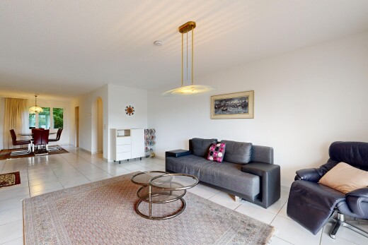 wohn- / esszimmer mit gipskartonwand, drywall, inside property, natürliches licht, und natural light