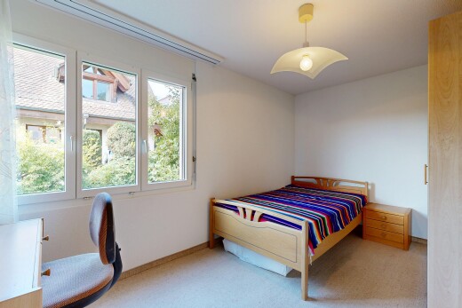 zimmer / schlafzimmer mit natürliches licht, natural light, gipskartonwand, drywall, und inside property