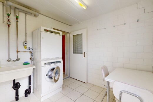 wäschekammer mit wäscherei, fliesenboden, tile floor, und inside property