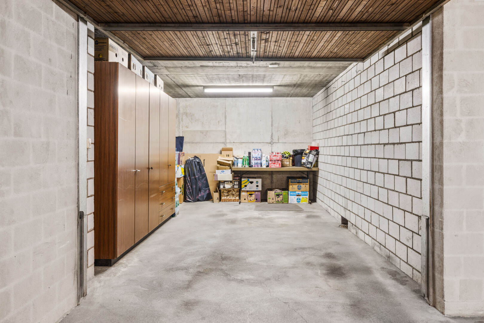 parking avec inside property