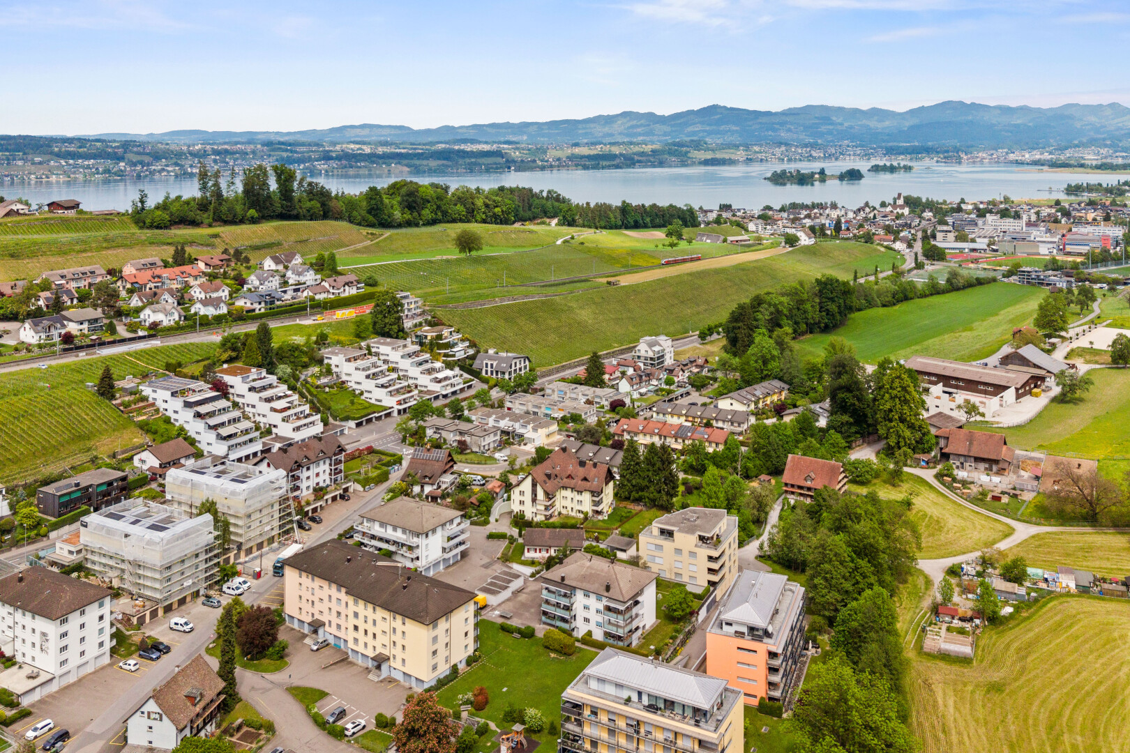 vue sur la mer avec mountain view, vue sur la montagne, aerial view, water view, et vue sur l'eau