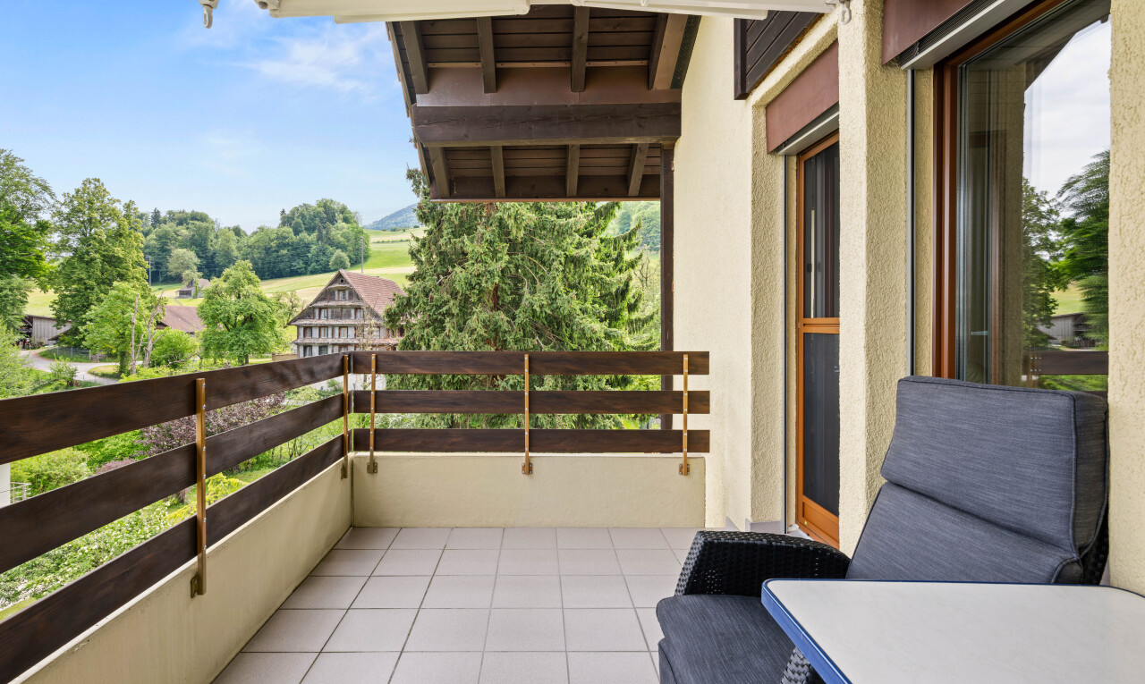balkon mit balkon, from property, und day time