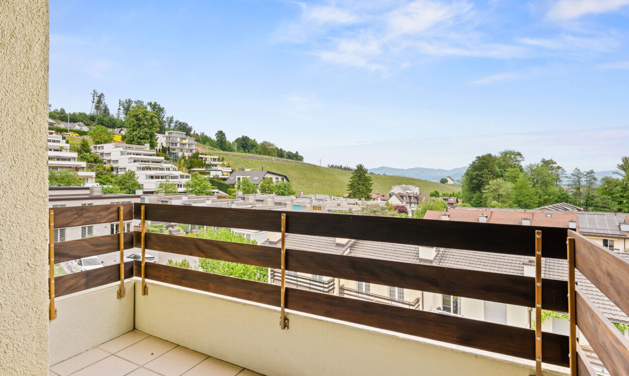 balkon mit balkon, from property, und day time