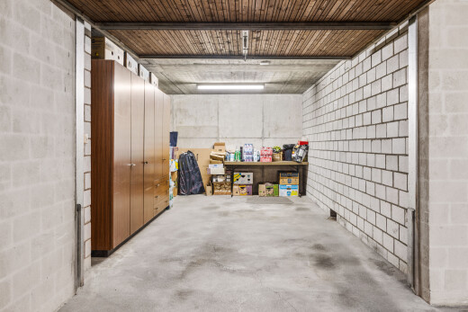 parking avec inside property